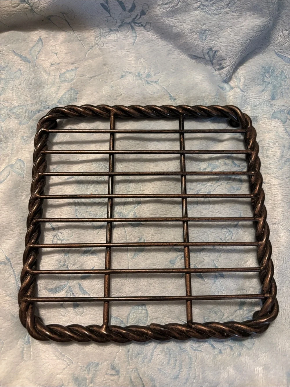 Decorative Twisted Metal Trivet - Copper Tone